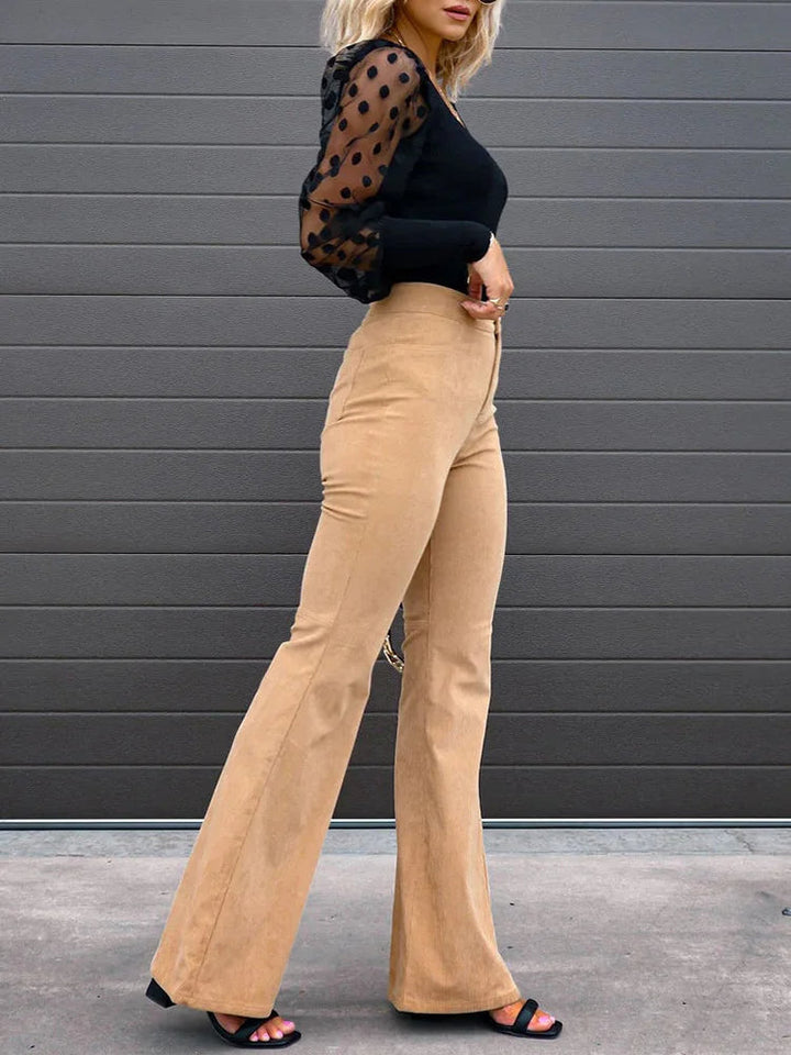 VelvetFlare – Trendy Corduroy Flare Broek met Hoge Taille en Retro Uitstraling