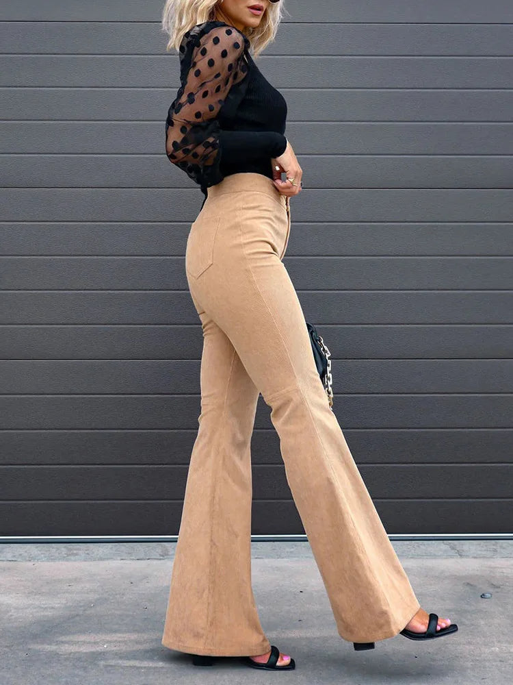 VelvetFlare – Trendy Corduroy Flare Broek met Hoge Taille en Retro Uitstraling