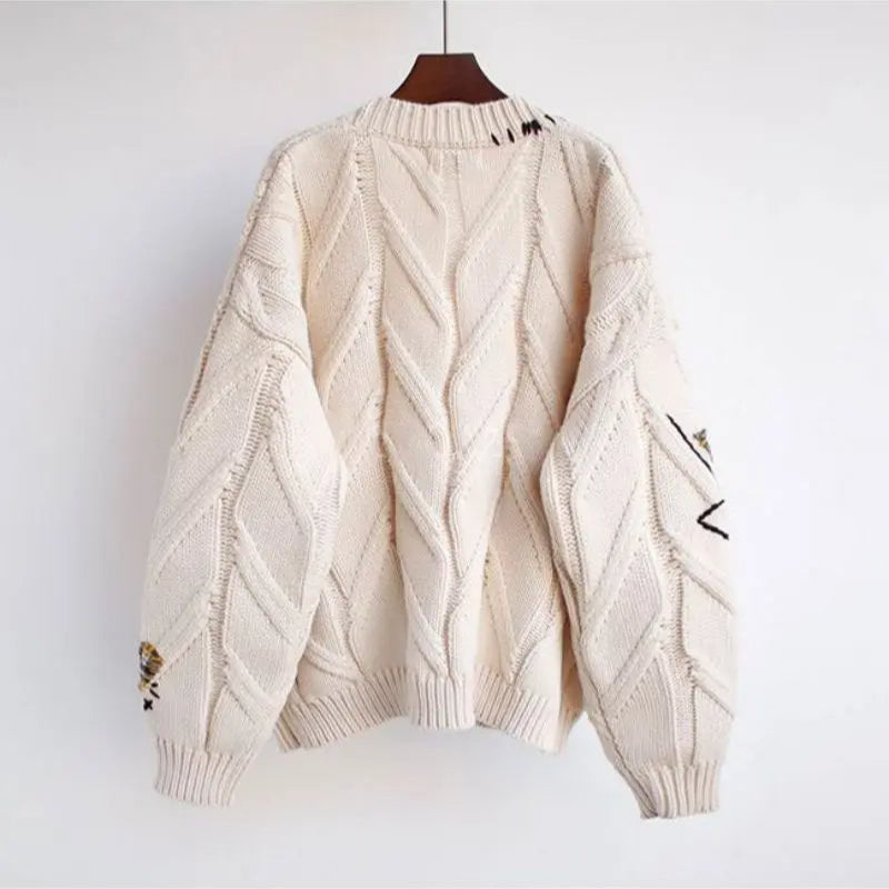 Gebreid Damesvest met Patchwork Borduursel en V-hals