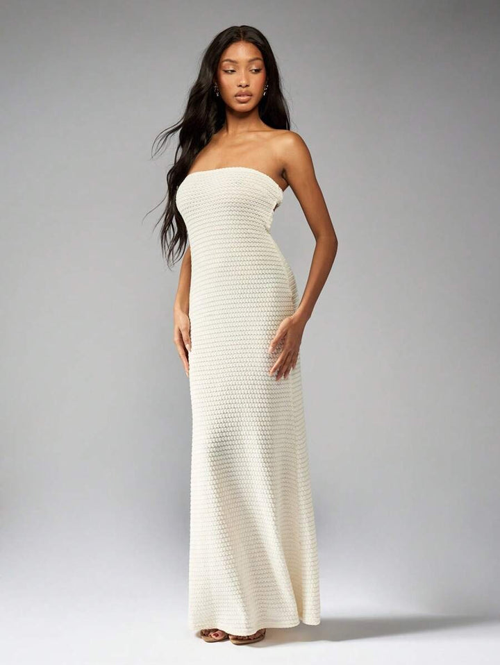 Gehaakte Bandeau Maxi Jurk met Kralen en Cut-Out Rug