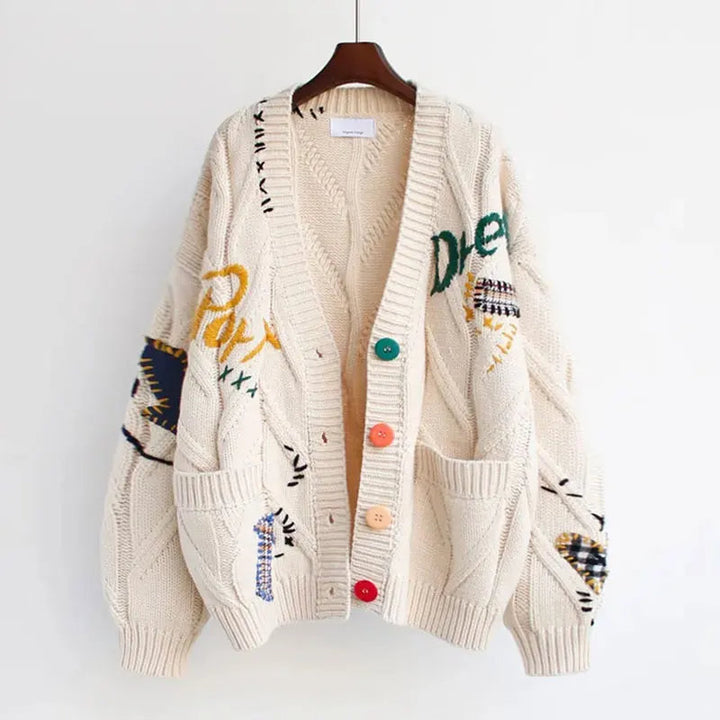Gebreid Damesvest met Patchwork Borduursel en V-hals