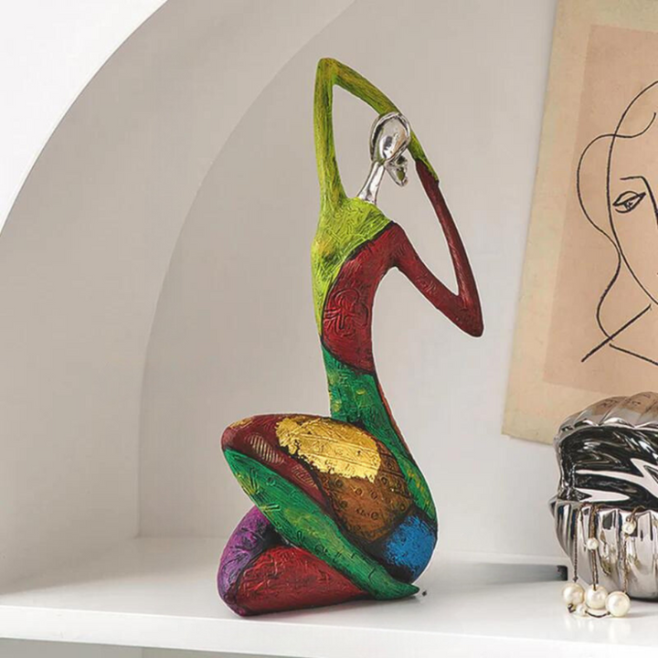 Moderne artistieke abstracte vrouwelijke harssculptuur