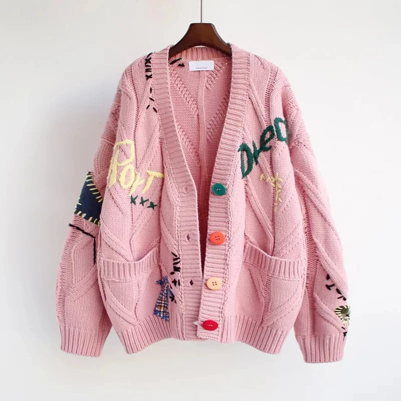 Gebreid Damesvest met Patchwork Borduursel en V-hals
