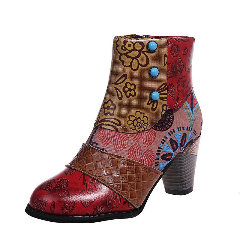 Geborduurd leer met bloemenprint, dikke hak en vintage charme