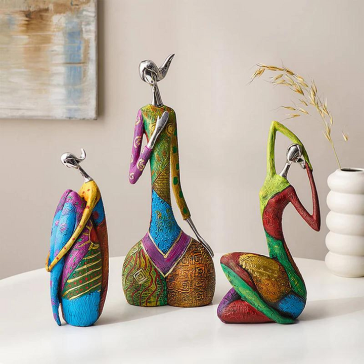 Moderne artistieke abstracte vrouwelijke harssculptuur