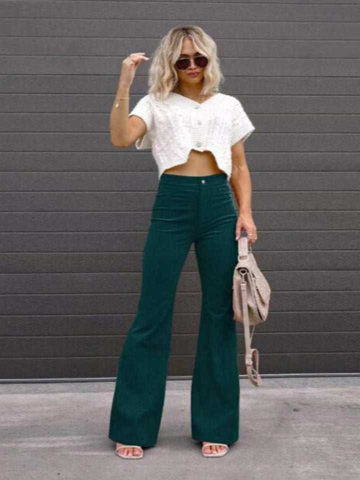 VelvetFlare – Trendy Corduroy Flare Broek met Hoge Taille en Retro Uitstraling
