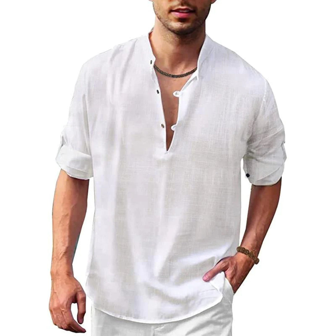 Wit linnen herenoverhemd met opgerolde mouwen en knoopsluiting, ideaal voor casual en zomerse outfits. Stijlvol en comfortabel design.