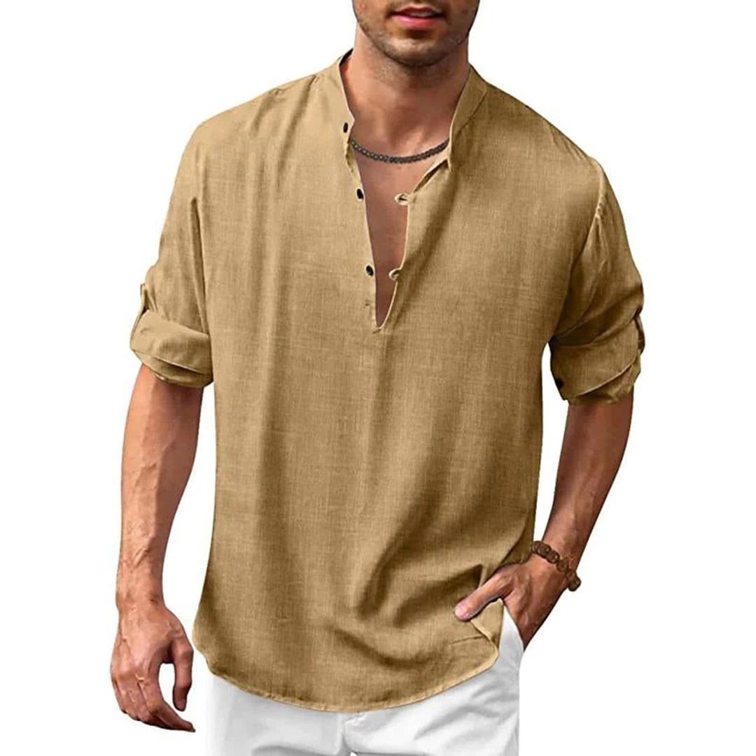 Stijlvol beige herenoverhemd met opgerolde mouwen en knoopsluiting, ideaal voor casual en formele gelegenheden. Comfortabel en modieus ontwerp.
