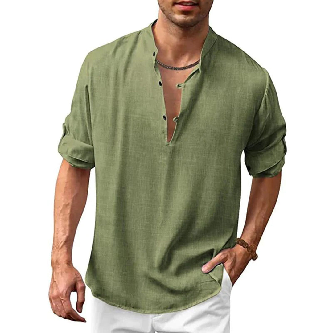 Stijlvol groen herenoverhemd met opgerolde mouwen en knoopsluiting, ideaal voor casual en formele gelegenheden. Comfortabele pasvorm.
