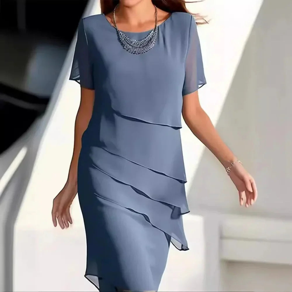 Chique Gelaagde Chiffon Jurk met Elegante Details