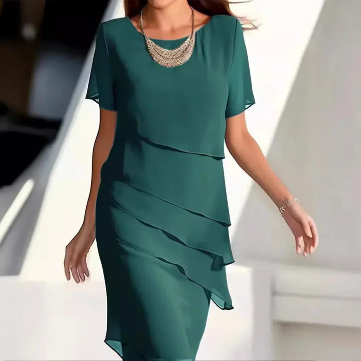Chique Gelaagde Chiffon Jurk met Elegante Details