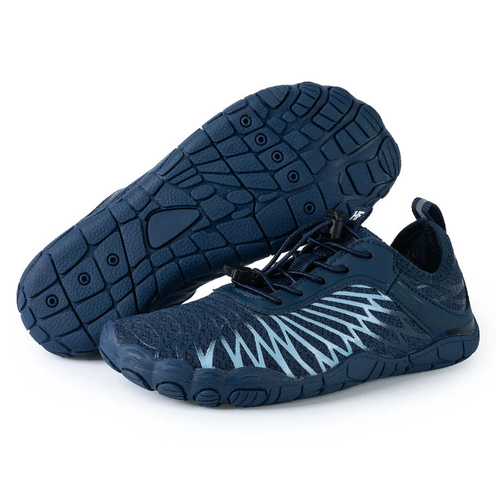 Herenschoenen op blote voeten