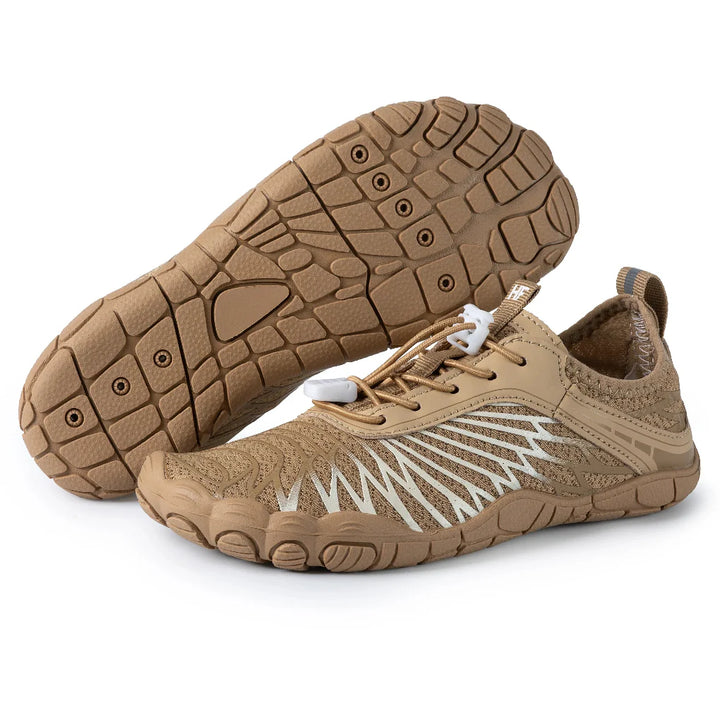 Herenschoenen op blote voeten