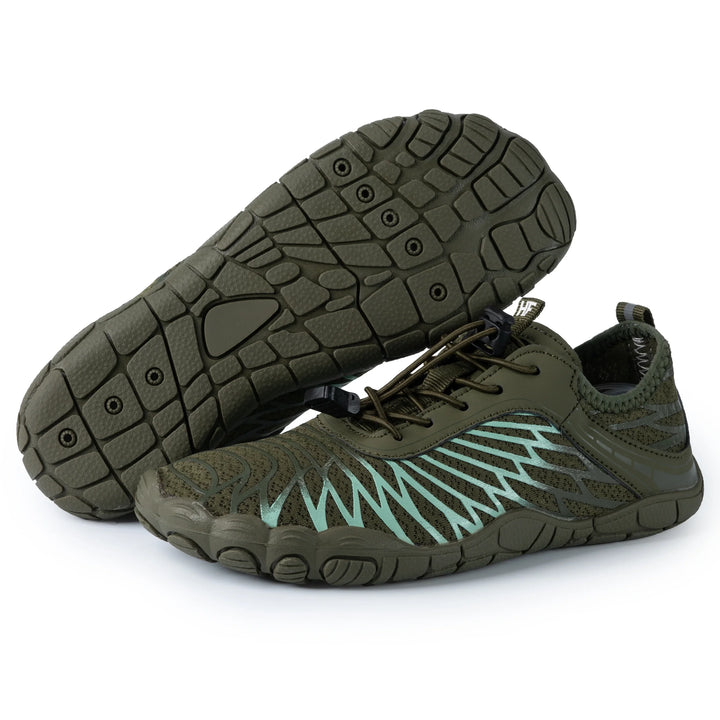 Herenschoenen op blote voeten