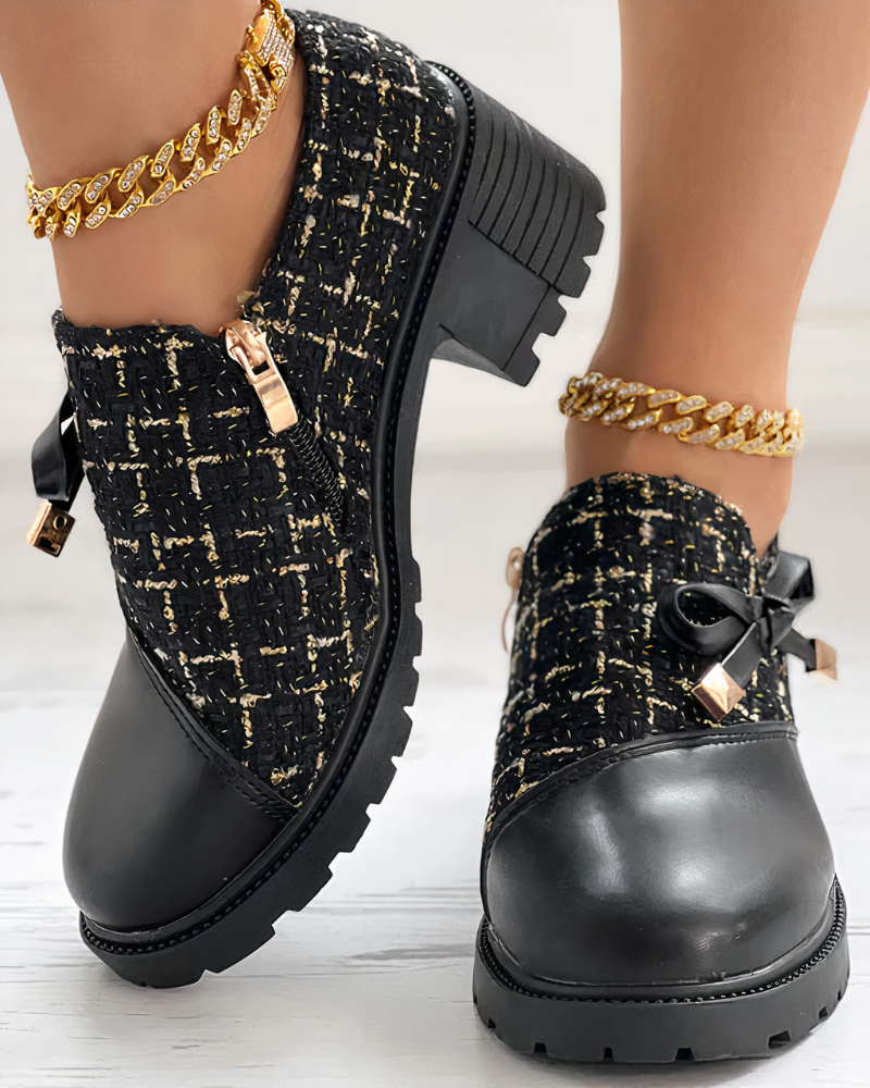 Slip-on hakken met kantdetail