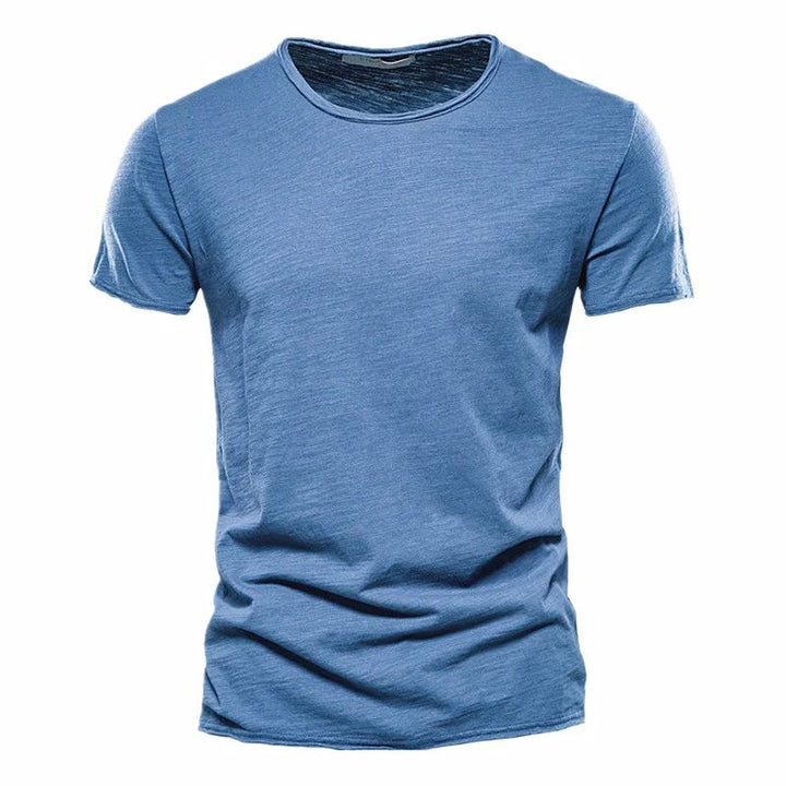Comfort en Stijl in Eén T-shirt
Ervaar ultiem draagcomfort met dit ademende katoenen zomer T-shirt, ontworpen voor de moderne man die functionaliteit en stijl naadloos wil combineren. Perfect voor warme dagen, biedt dit T-shirt een frisse uitstraling zonder in te leveren op comfort.

Belangrijkste Kenmerken:
Ademend Katoen: Gemaakt van hoogwaardige, luchtige katoenstof die je koel houdt, zelfs op de warmste dagen.
Comfortabele Pasvorm: De zachte stof en de licht getailleerde snit zorgen voor een moeiteloos 
