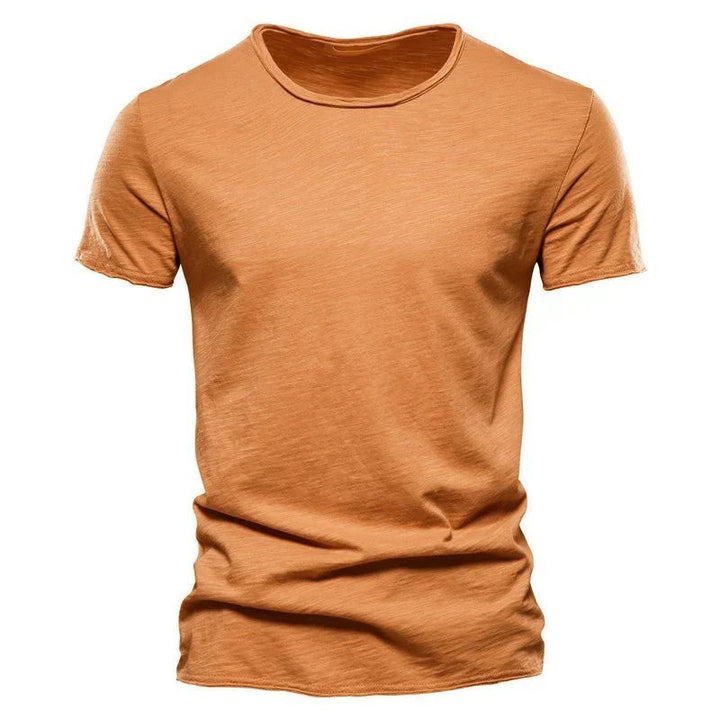 Comfort en Stijl in Eén T-shirt
Ervaar ultiem draagcomfort met dit ademende katoenen zomer T-shirt, ontworpen voor de moderne man die functionaliteit en stijl naadloos wil combineren. Perfect voor warme dagen, biedt dit T-shirt een frisse uitstraling zonder in te leveren op comfort.

Belangrijkste Kenmerken:
Ademend Katoen: Gemaakt van hoogwaardige, luchtige katoenstof die je koel houdt, zelfs op de warmste dagen.
Comfortabele Pasvorm: De zachte stof en de licht getailleerde snit zorgen voor een moeiteloos 