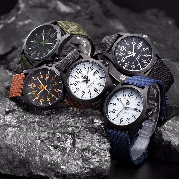 Robuuste Horloge in Militaire Stijl met Verlicht Wijzerplaat