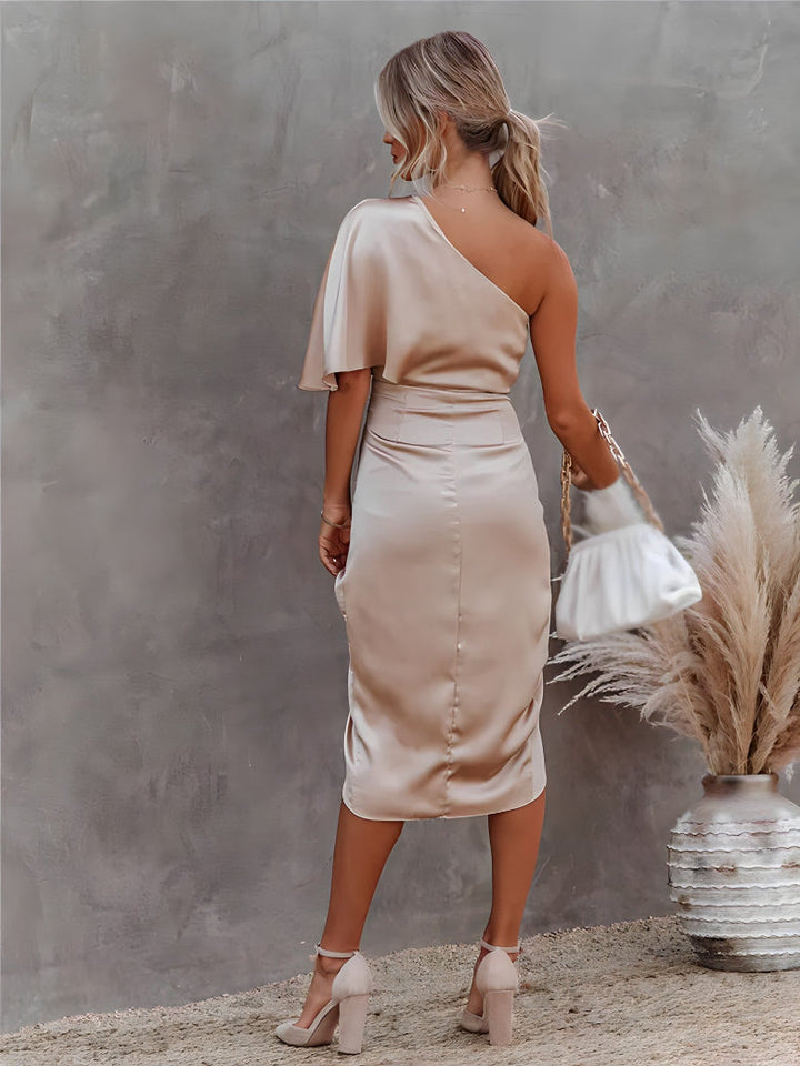Asymmetrische Off-Shoulder Jurk met Elegante Snit