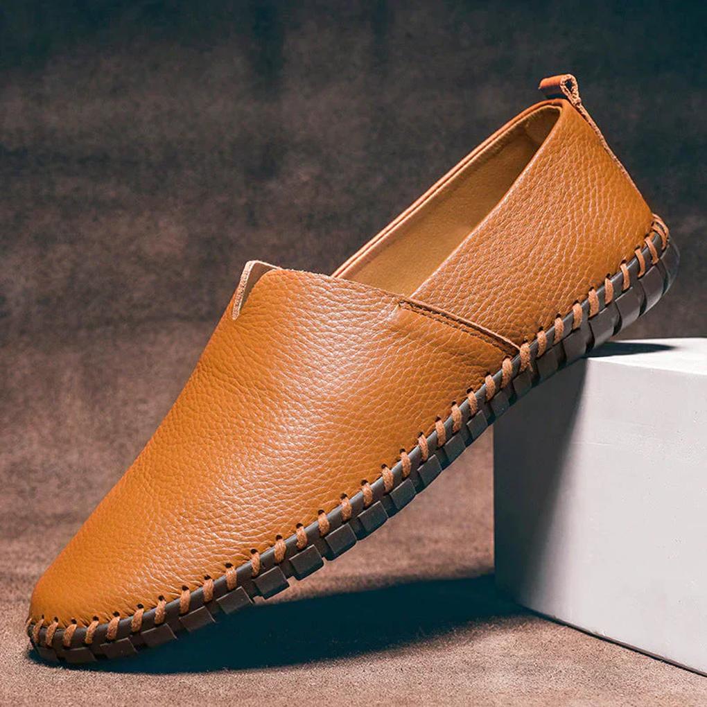 Elegante loafers van mat echt leer